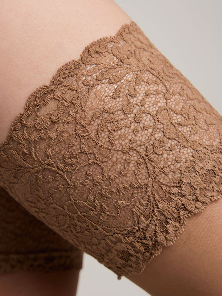 AMOUR 20 - Luxurious Silk-Effect Stockings with Lace Trim - IDEALINE INC.