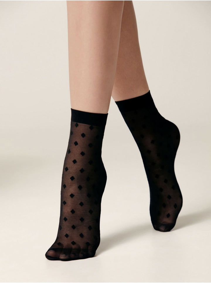 FANTASY 20 - Small Diamond Design Socks - IDEALINE INC.